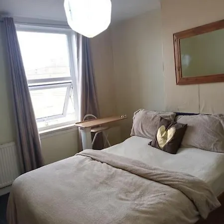 A Cosy Private Space- Free Wifi & Parking Leeds (West Yorkshire)