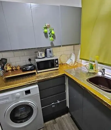 A Cosy Private Space- Free Wifi & Parking Apartment Leeds (West Yorkshire)