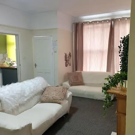 A Cosy Private Space- Free Wifi & Parking Apartment Leeds (West Yorkshire)