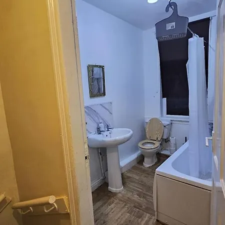 A Cosy Private Space- Free Wifi & Parking Apartment