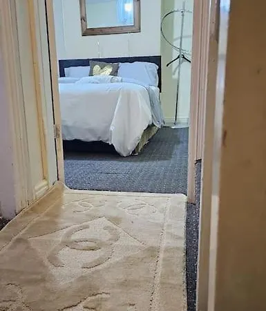 A Cosy Private Space- Free Wifi & Parking Apartment *